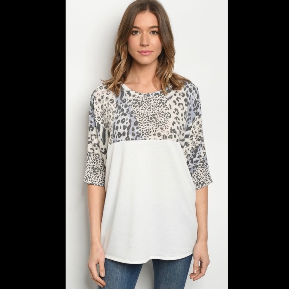 🌺🐾Animal Print Top🐾 - Picture 2 of 4